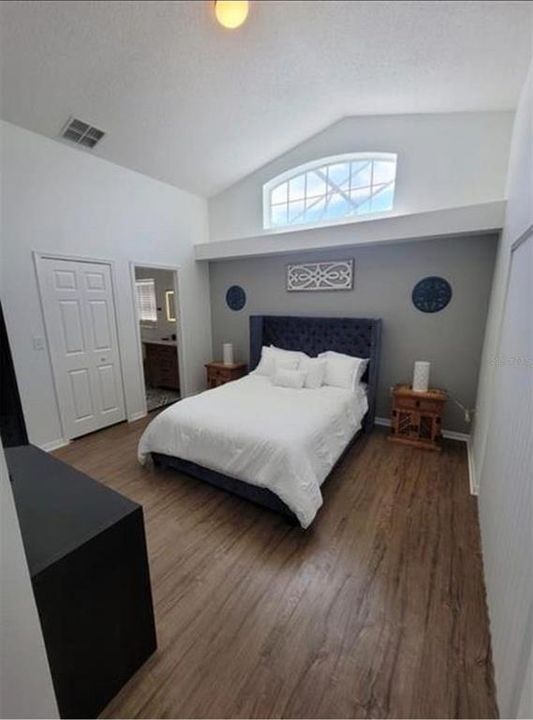 For Sale: $368,000 (3 beds, 2 baths, 1215 Square Feet)