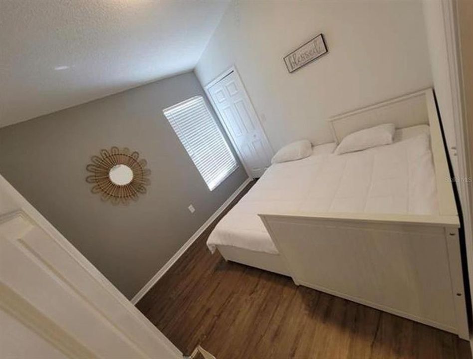 For Sale: $368,000 (3 beds, 2 baths, 1215 Square Feet)