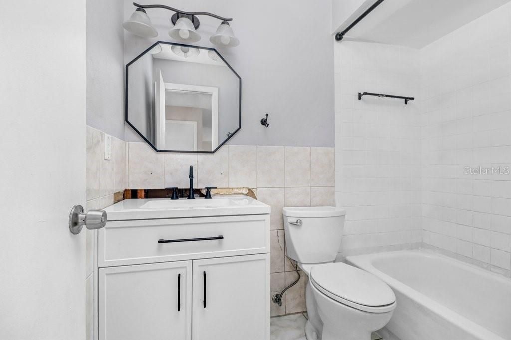 На продажу: $225,000 (4 спален, 2 ванн, 1363 Квадратных фут)