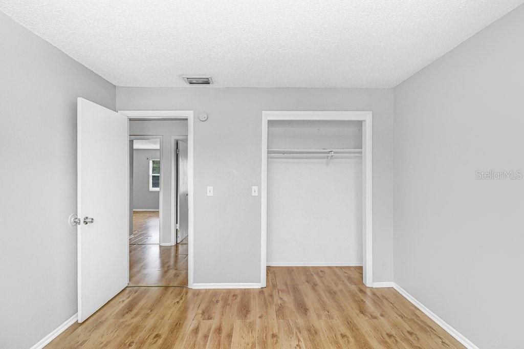 На продажу: $225,000 (4 спален, 2 ванн, 1363 Квадратных фут)