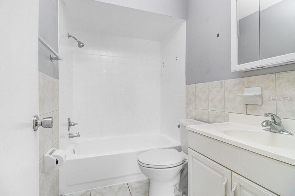 На продажу: $225,000 (4 спален, 2 ванн, 1363 Квадратных фут)