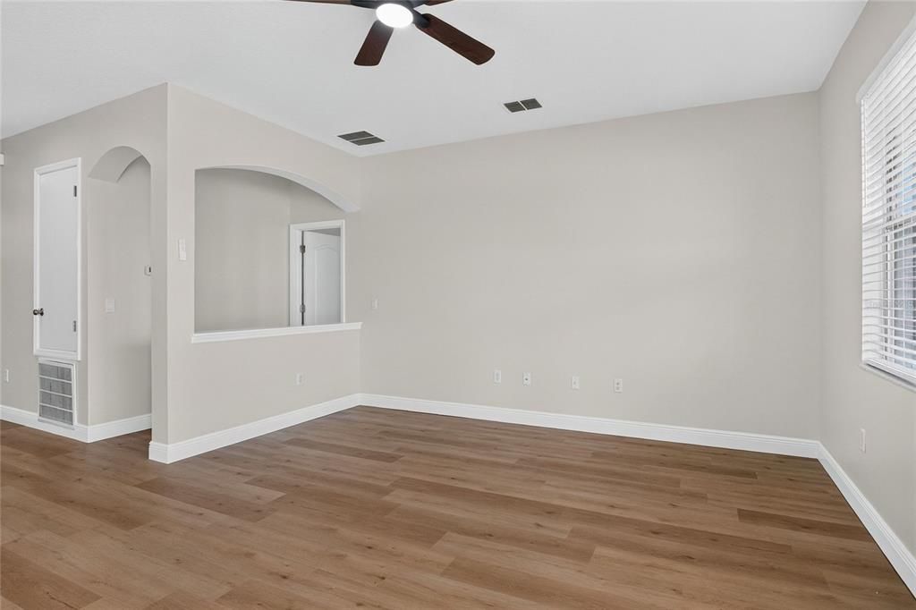 For Sale: $357,000 (4 beds, 2 baths, 1997 Square Feet)