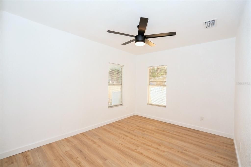 For Sale: $307,000 (3 beds, 2 baths, 906 Square Feet)
