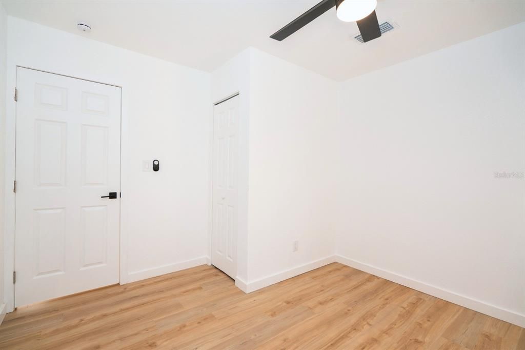 For Sale: $307,000 (3 beds, 2 baths, 906 Square Feet)