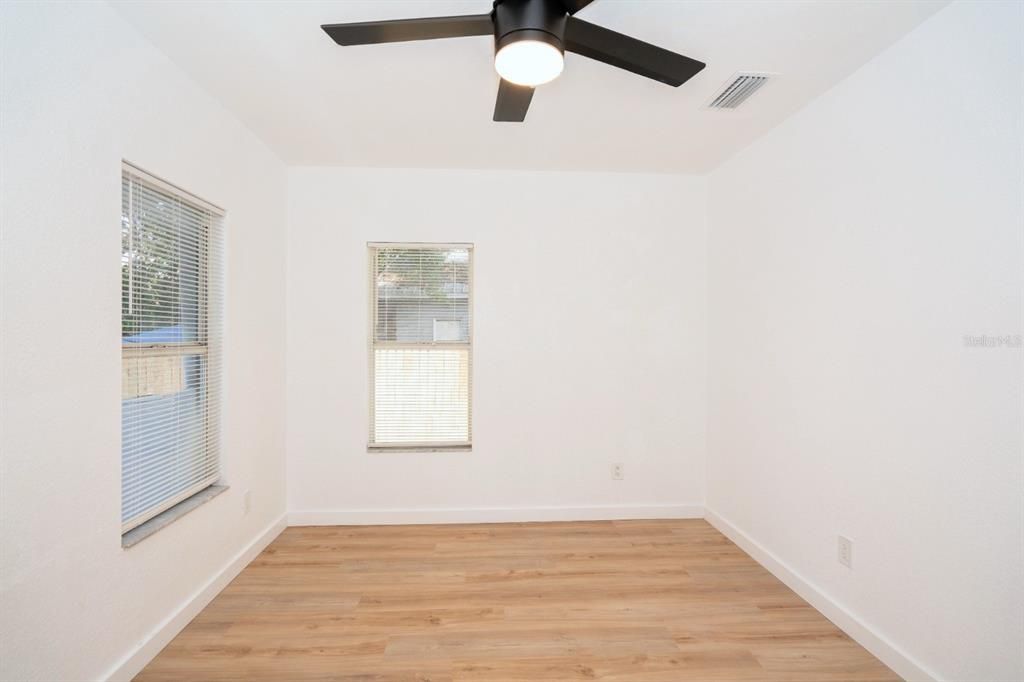 For Sale: $307,000 (3 beds, 2 baths, 906 Square Feet)