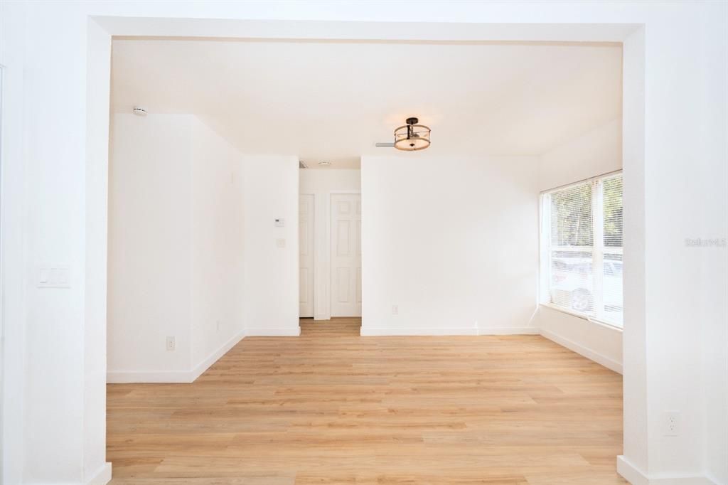 For Sale: $307,000 (3 beds, 2 baths, 906 Square Feet)