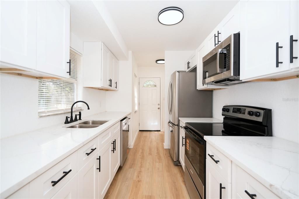 For Sale: $307,000 (3 beds, 2 baths, 906 Square Feet)