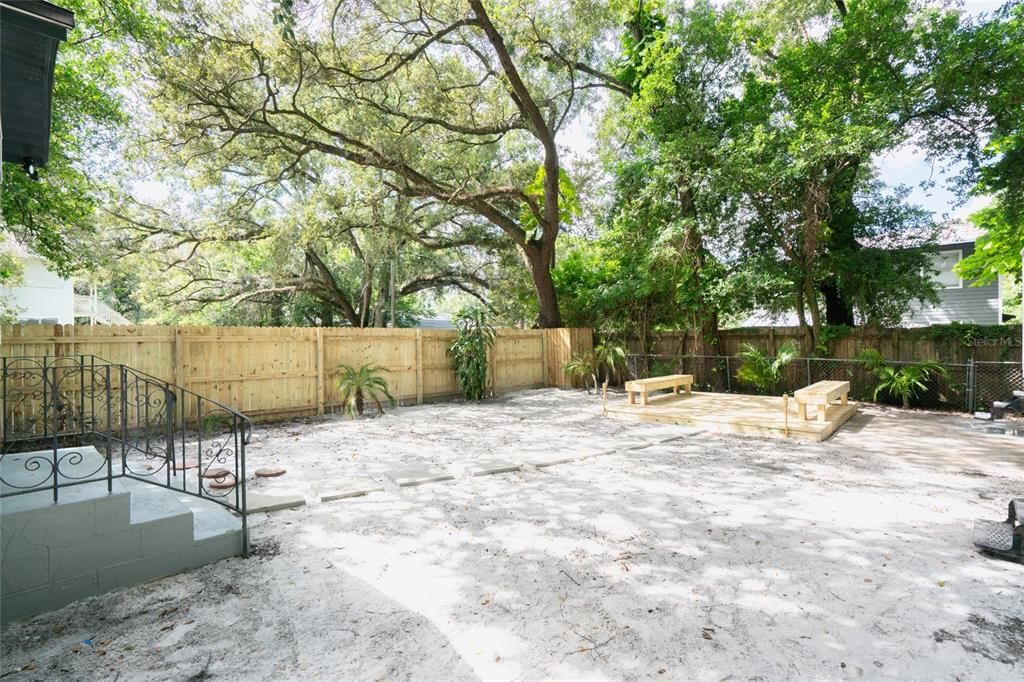 For Sale: $307,000 (3 beds, 2 baths, 906 Square Feet)