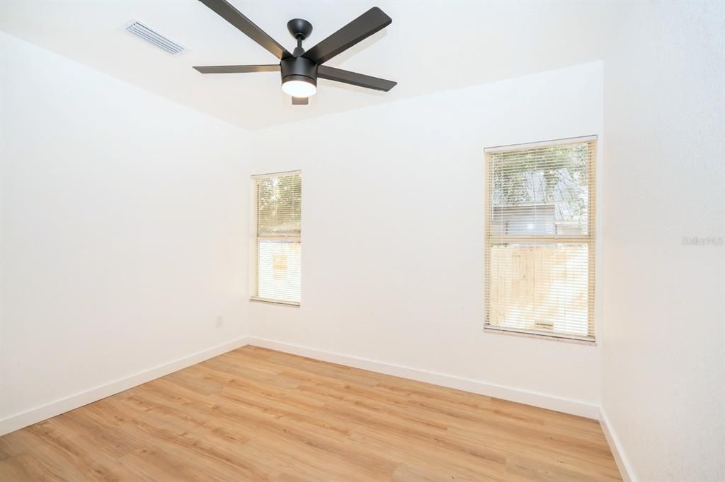 For Sale: $307,000 (3 beds, 2 baths, 906 Square Feet)
