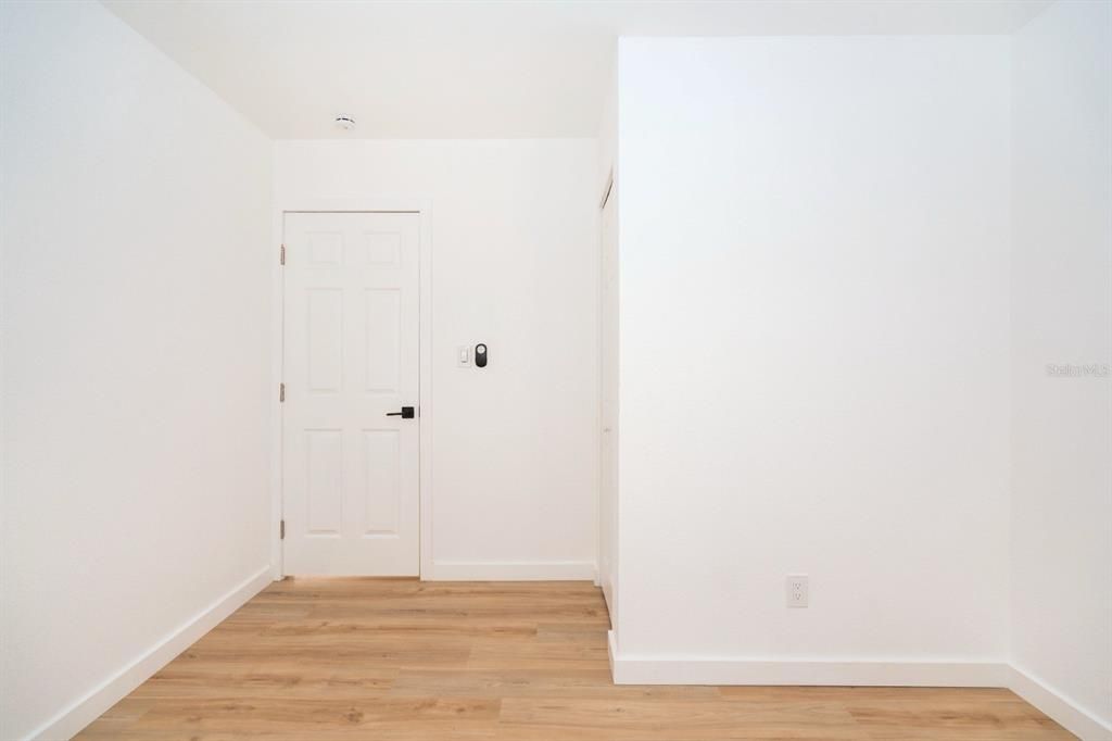 For Sale: $307,000 (3 beds, 2 baths, 906 Square Feet)