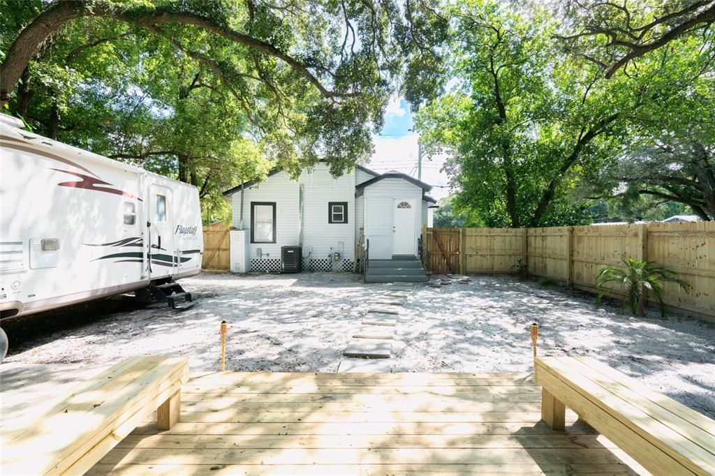 For Sale: $307,000 (3 beds, 2 baths, 906 Square Feet)
