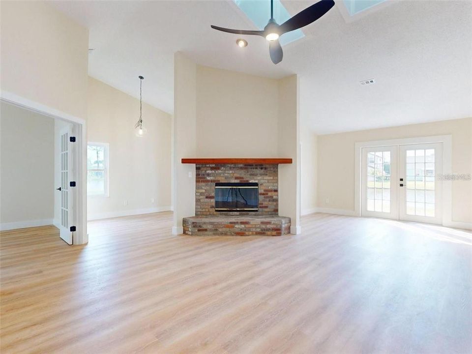 For Rent: $2,400 (2 beds, 2 baths, 1456 Square Feet)