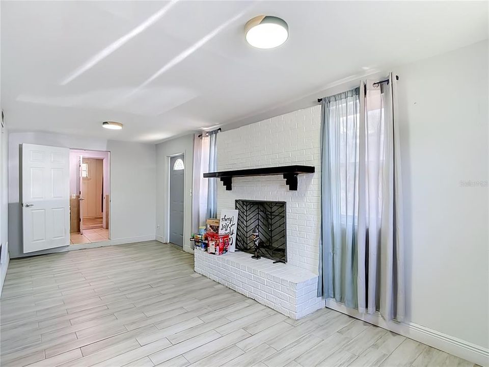 For Rent: $2,500 (3 beds, 2 baths, 1602 Square Feet)