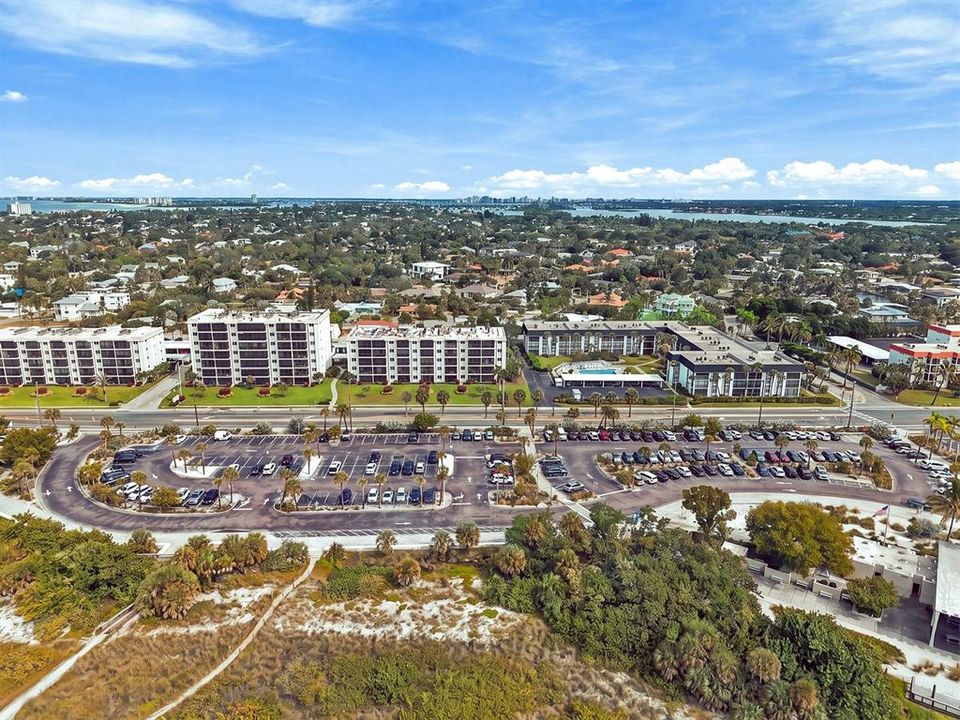 На продажу: $850,000 (2 спален, 2 ванн, 1181 Квадратных фут)