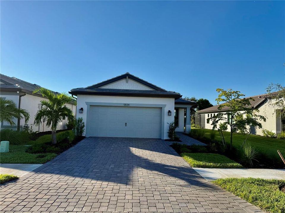 For Rent: $5,500 (2 beds, 2 baths, 1394 Square Feet)