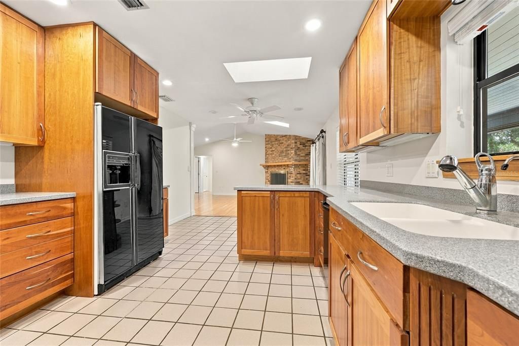 En Venta: $799,000 (3 camas, 2 baños, 4152 Pies cuadrados)