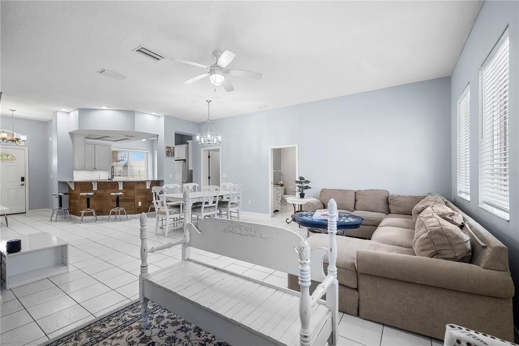 For Sale: $1,000,000 (3 beds, 2 baths, 2281 Square Feet)