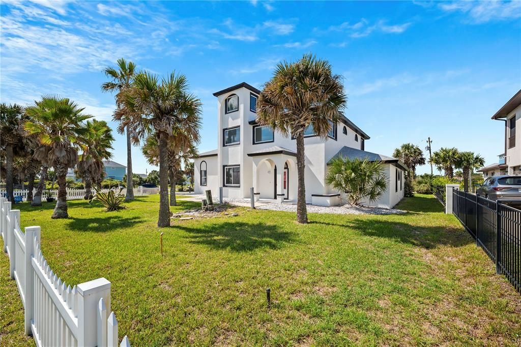 For Sale: $1,000,000 (3 beds, 2 baths, 2281 Square Feet)