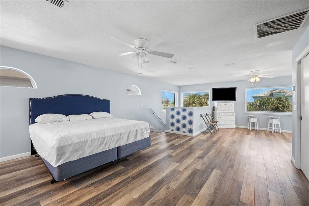 For Sale: $1,000,000 (3 beds, 2 baths, 2281 Square Feet)