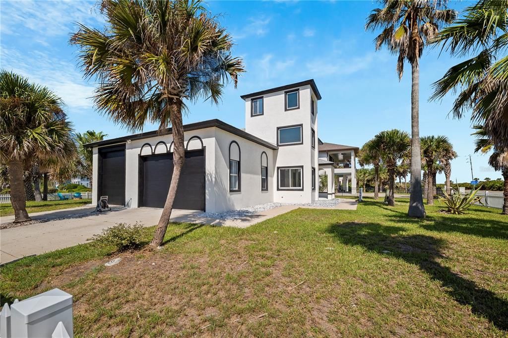 For Sale: $1,000,000 (3 beds, 2 baths, 2281 Square Feet)