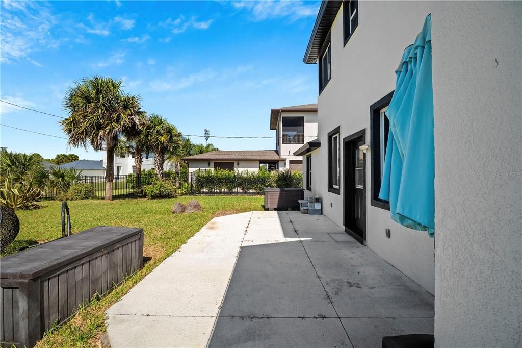 For Sale: $1,000,000 (3 beds, 2 baths, 2281 Square Feet)