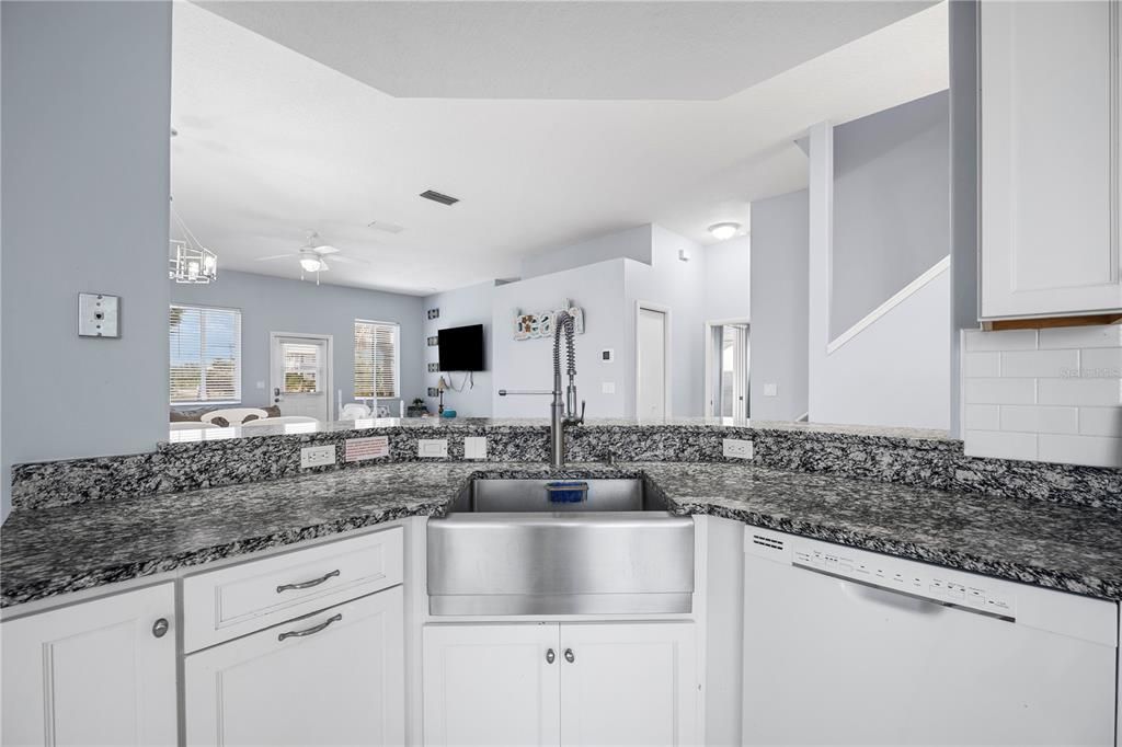 For Sale: $1,000,000 (3 beds, 2 baths, 2281 Square Feet)