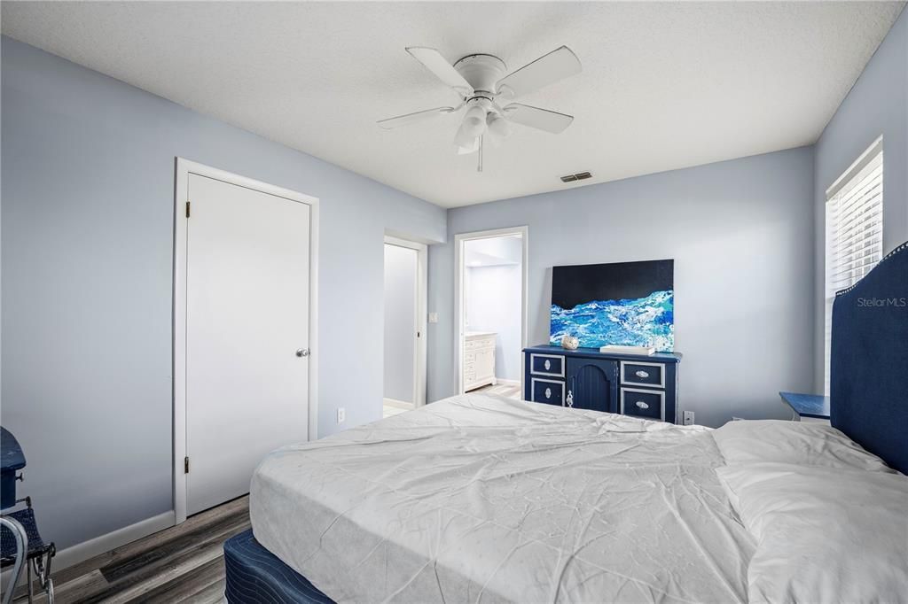 For Sale: $1,000,000 (3 beds, 2 baths, 2281 Square Feet)