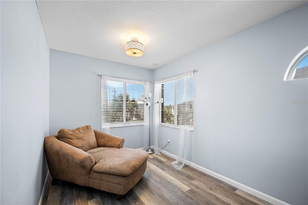For Sale: $1,000,000 (3 beds, 2 baths, 2281 Square Feet)