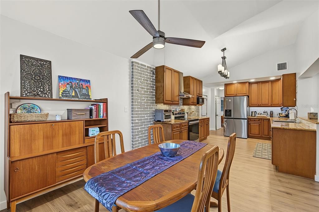 На продажу: $519,950 (3 спален, 2 ванн, 1436 Квадратных фут)