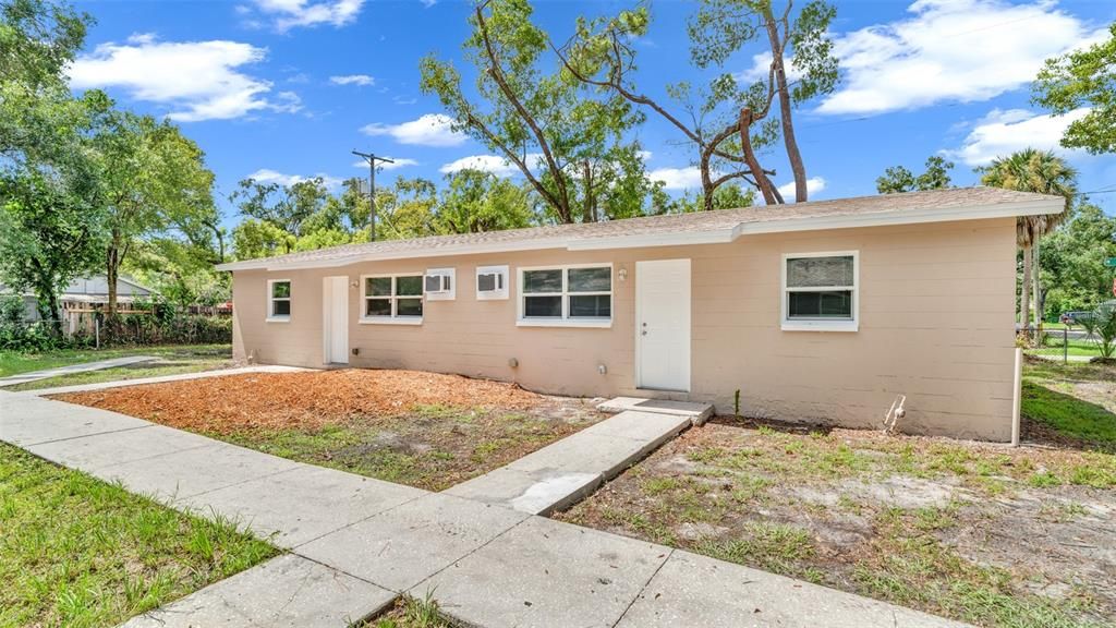 For Rent: $1,800 (2 beds, 1 baths, 1296 Square Feet)