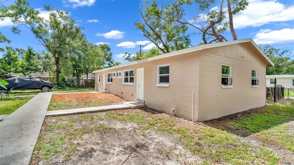 For Rent: $1,800 (2 beds, 1 baths, 1296 Square Feet)