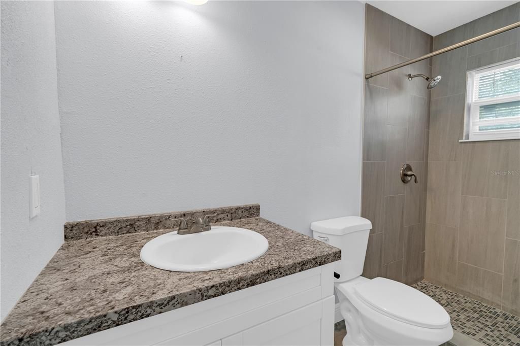 For Rent: $1,800 (2 beds, 1 baths, 1296 Square Feet)