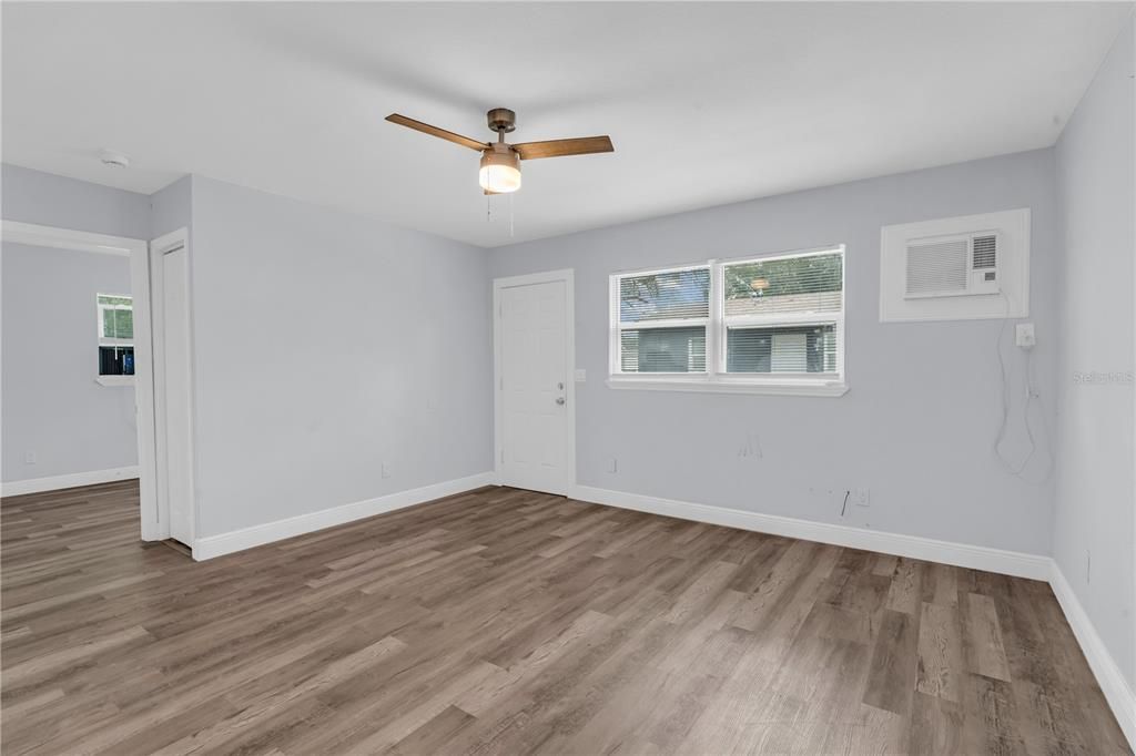 For Rent: $1,800 (2 beds, 1 baths, 1296 Square Feet)