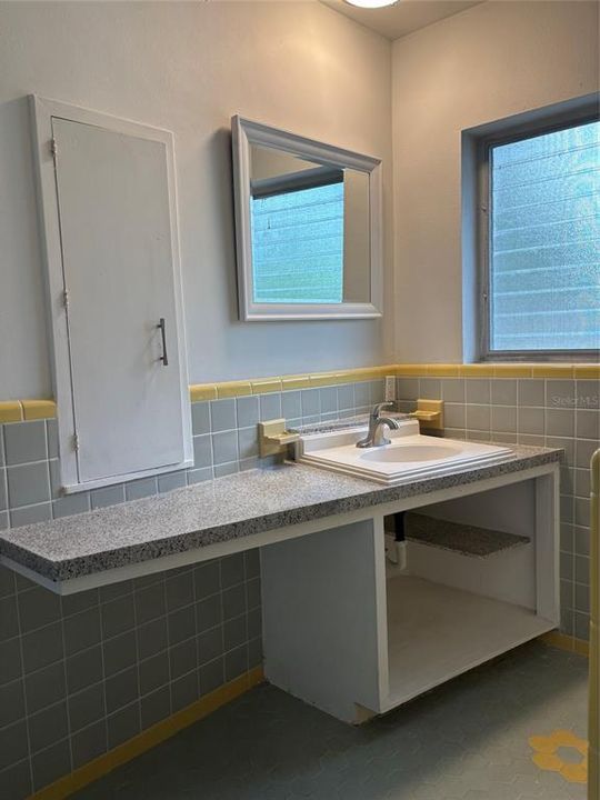 En Venta: $389,000 (3 camas, 2 baños, 1864 Pies cuadrados)