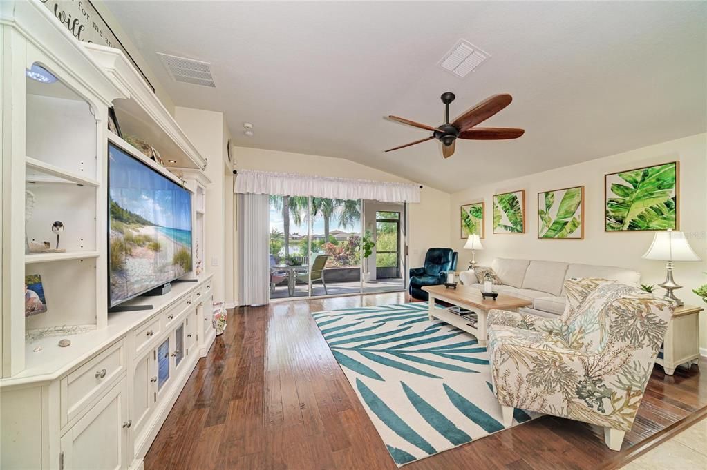 For Sale: $400,000 (3 beds, 2 baths, 1807 Square Feet)