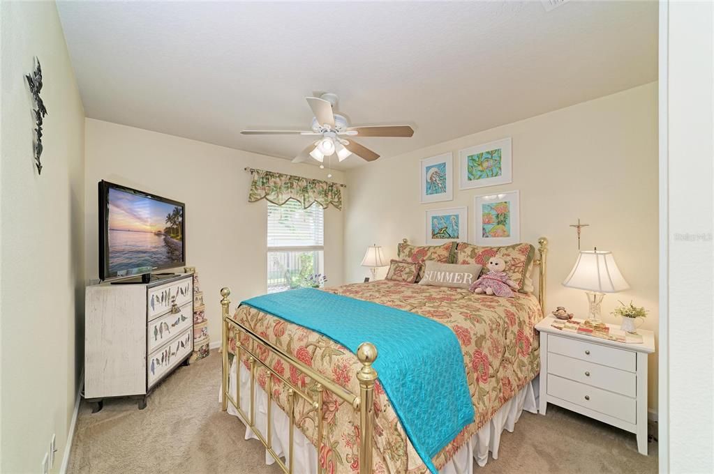 For Sale: $400,000 (3 beds, 2 baths, 1807 Square Feet)