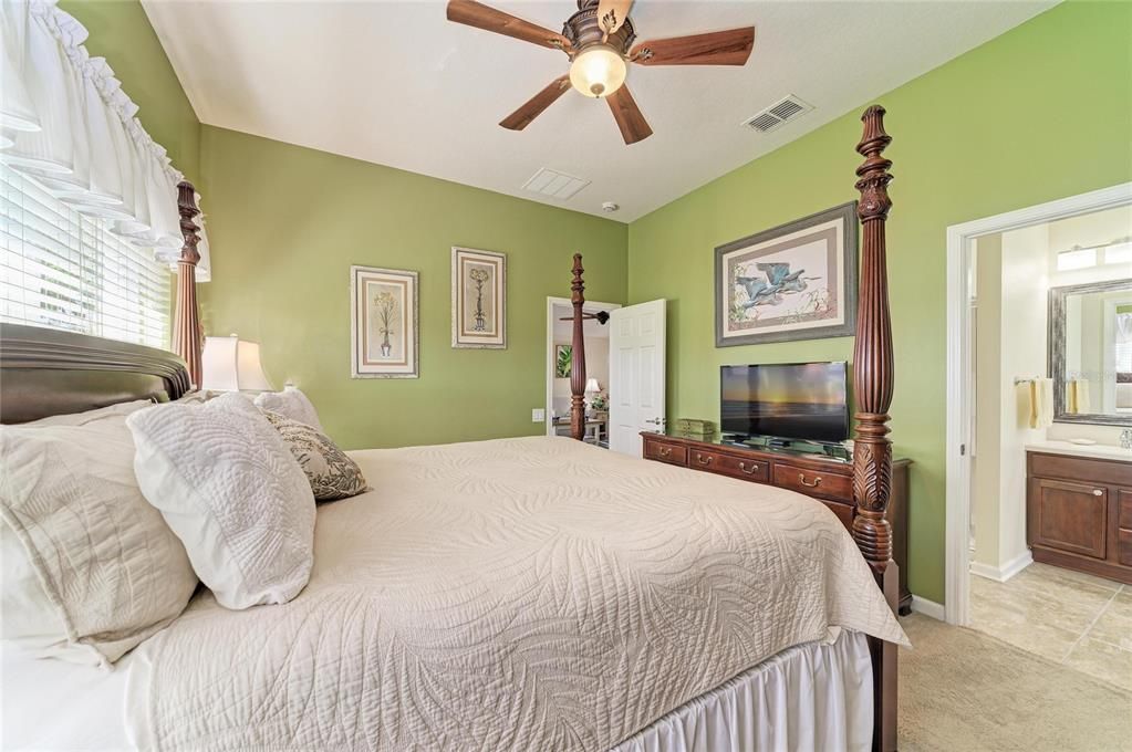 For Sale: $400,000 (3 beds, 2 baths, 1807 Square Feet)