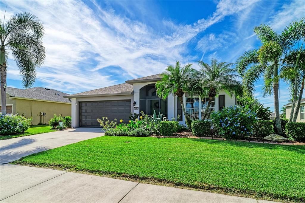 For Sale: $400,000 (3 beds, 2 baths, 1807 Square Feet)
