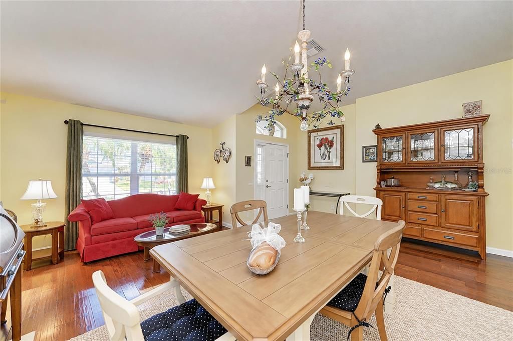 For Sale: $400,000 (3 beds, 2 baths, 1807 Square Feet)