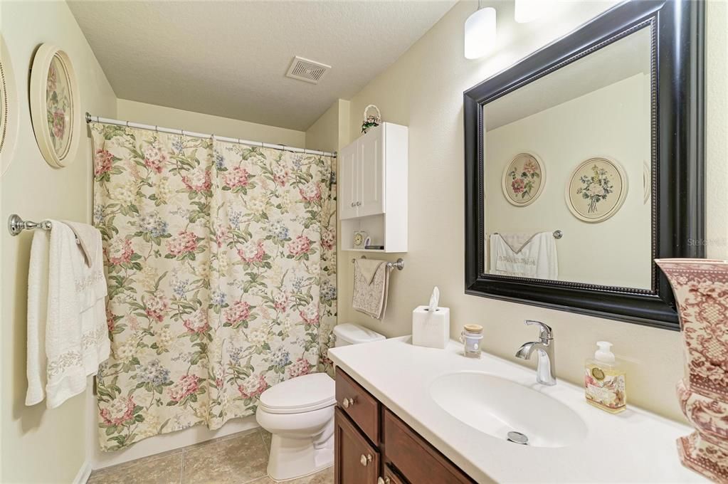 For Sale: $400,000 (3 beds, 2 baths, 1807 Square Feet)