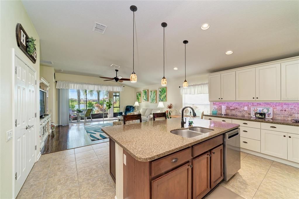 For Sale: $400,000 (3 beds, 2 baths, 1807 Square Feet)