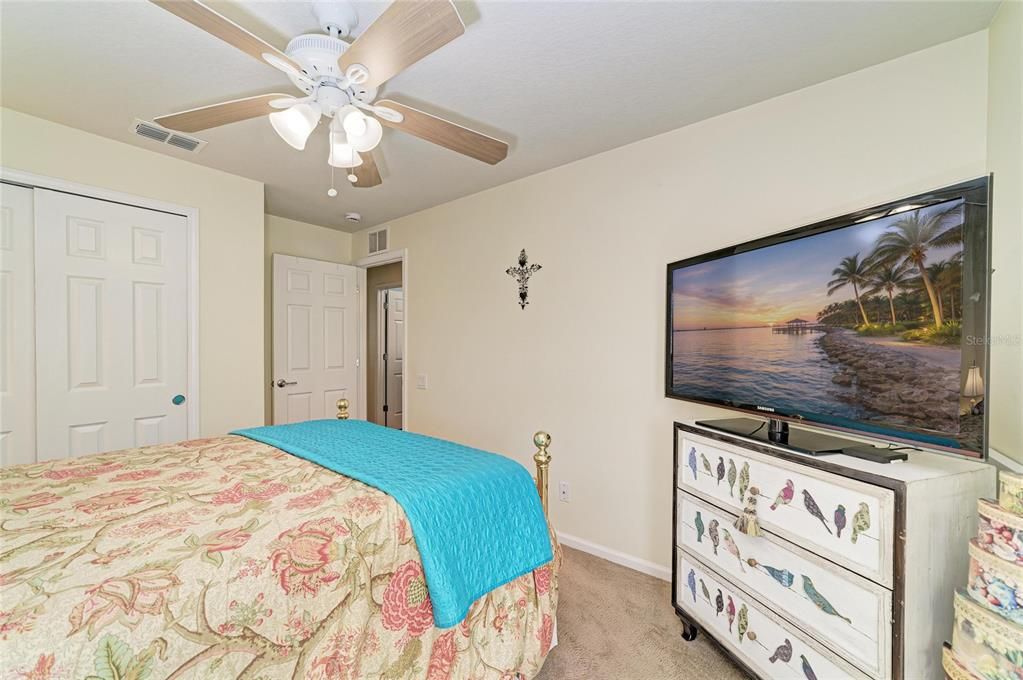 For Sale: $400,000 (3 beds, 2 baths, 1807 Square Feet)