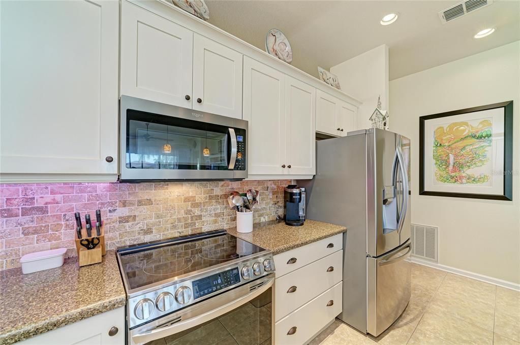 For Sale: $400,000 (3 beds, 2 baths, 1807 Square Feet)