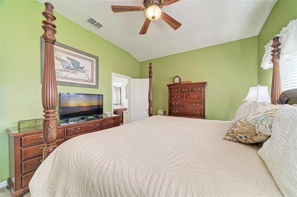 For Sale: $400,000 (3 beds, 2 baths, 1807 Square Feet)