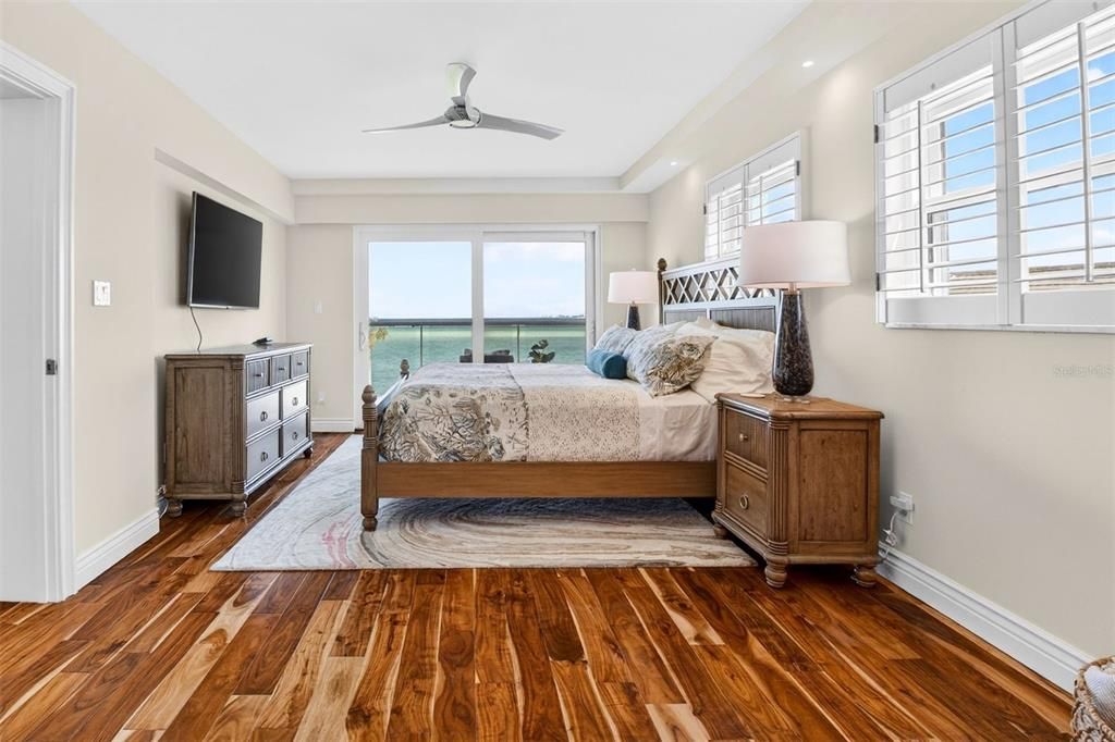 For Sale: $2,199,000 (3 beds, 3 baths, 2277 Square Feet)