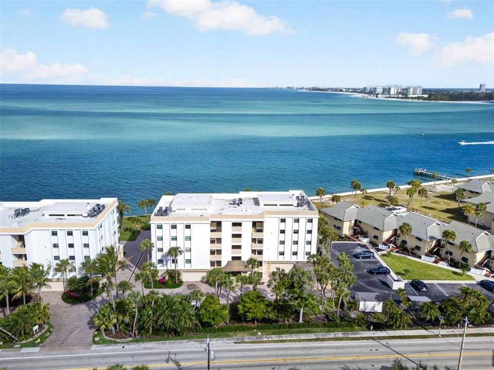 For Sale: $2,199,000 (3 beds, 3 baths, 2277 Square Feet)