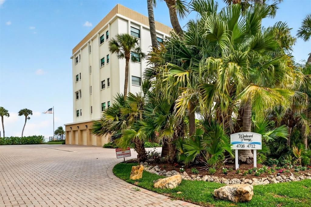For Sale: $2,199,000 (3 beds, 3 baths, 2277 Square Feet)