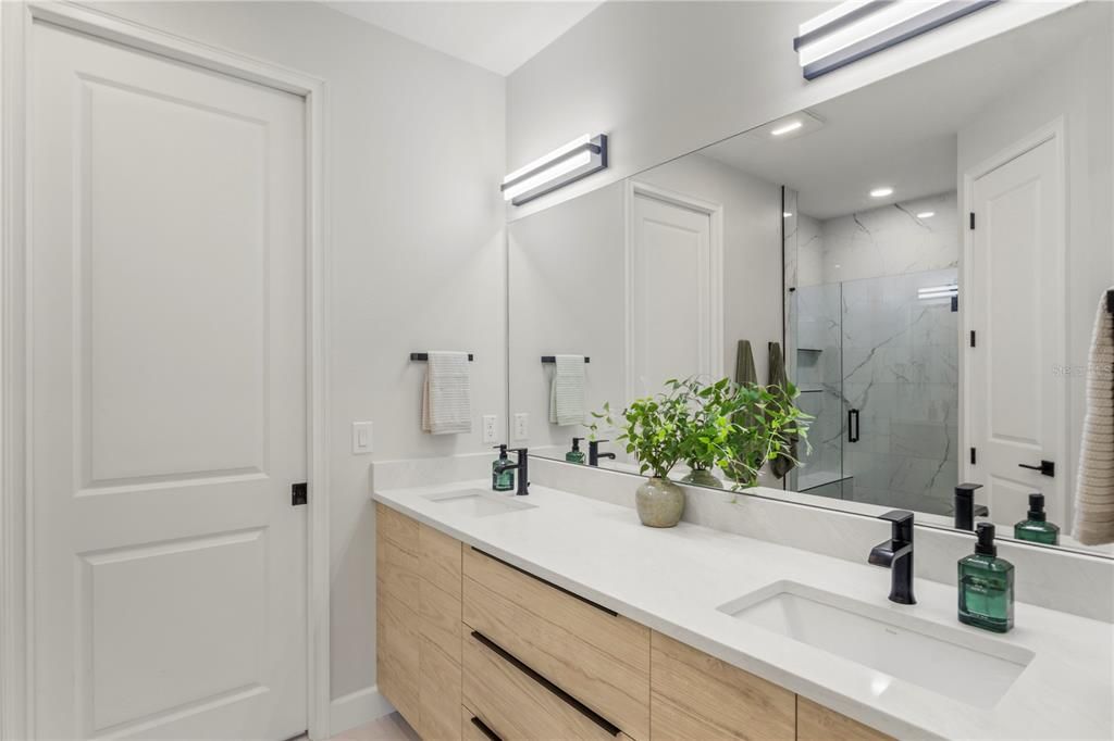 For Sale: $390,000 (2 beds, 2 baths, 1582 Square Feet)