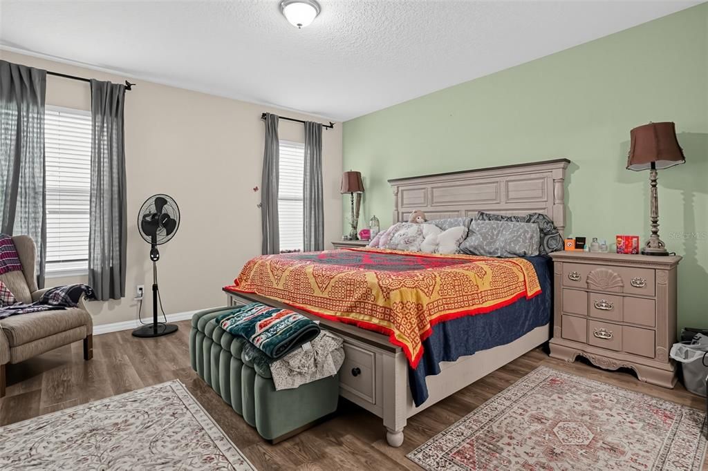 For Sale: $439,900 (4 beds, 2 baths, 2534 Square Feet)