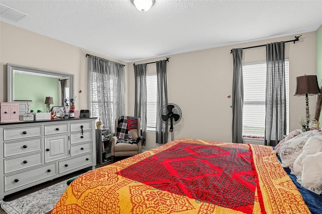 For Sale: $439,900 (4 beds, 2 baths, 2534 Square Feet)